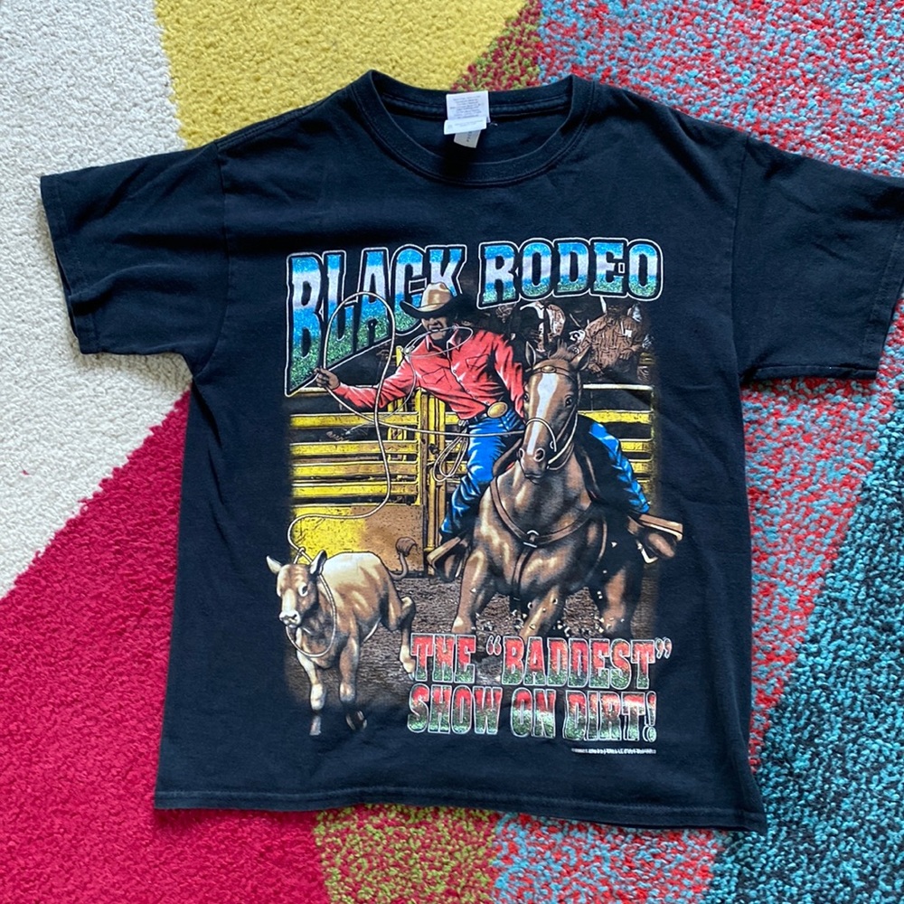 Youth M Black Rodeo graphic tee. Fits a Women’s small- medium. Glittery rare